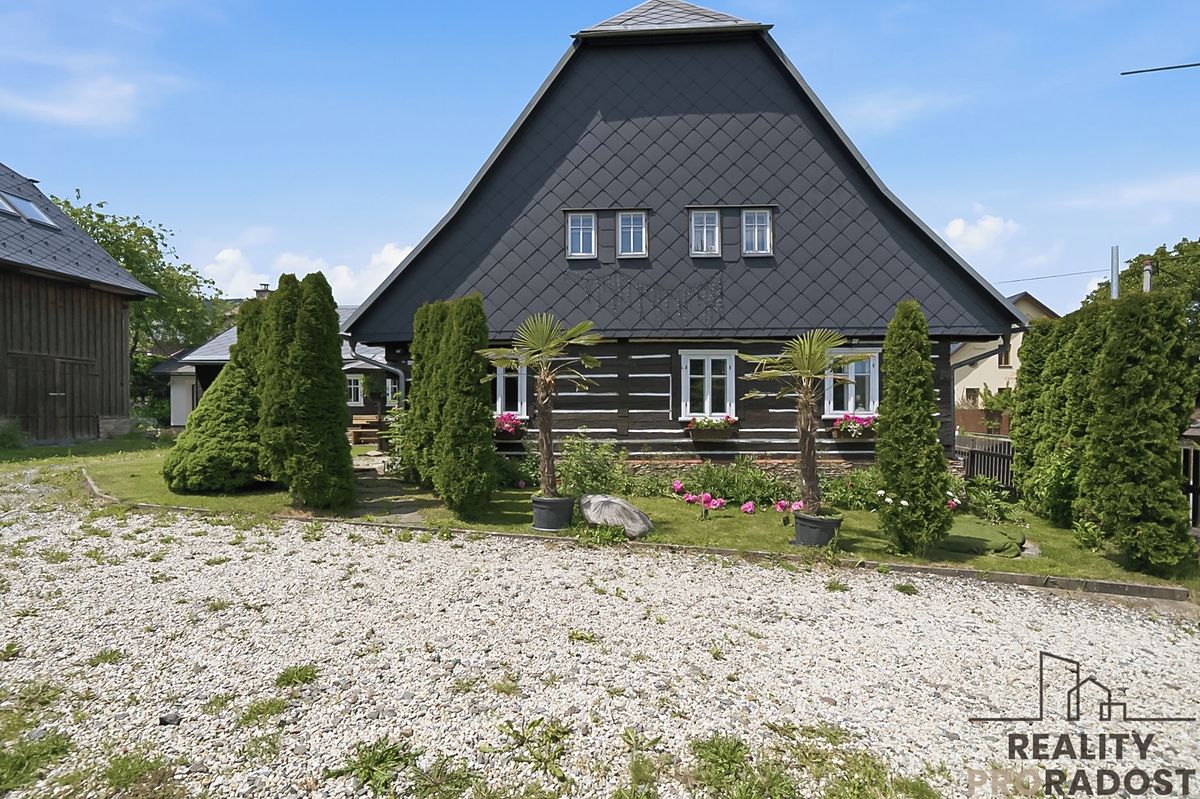 Prodej rodinného domu 309 m², pozemek 1851 m² – fotografie 3