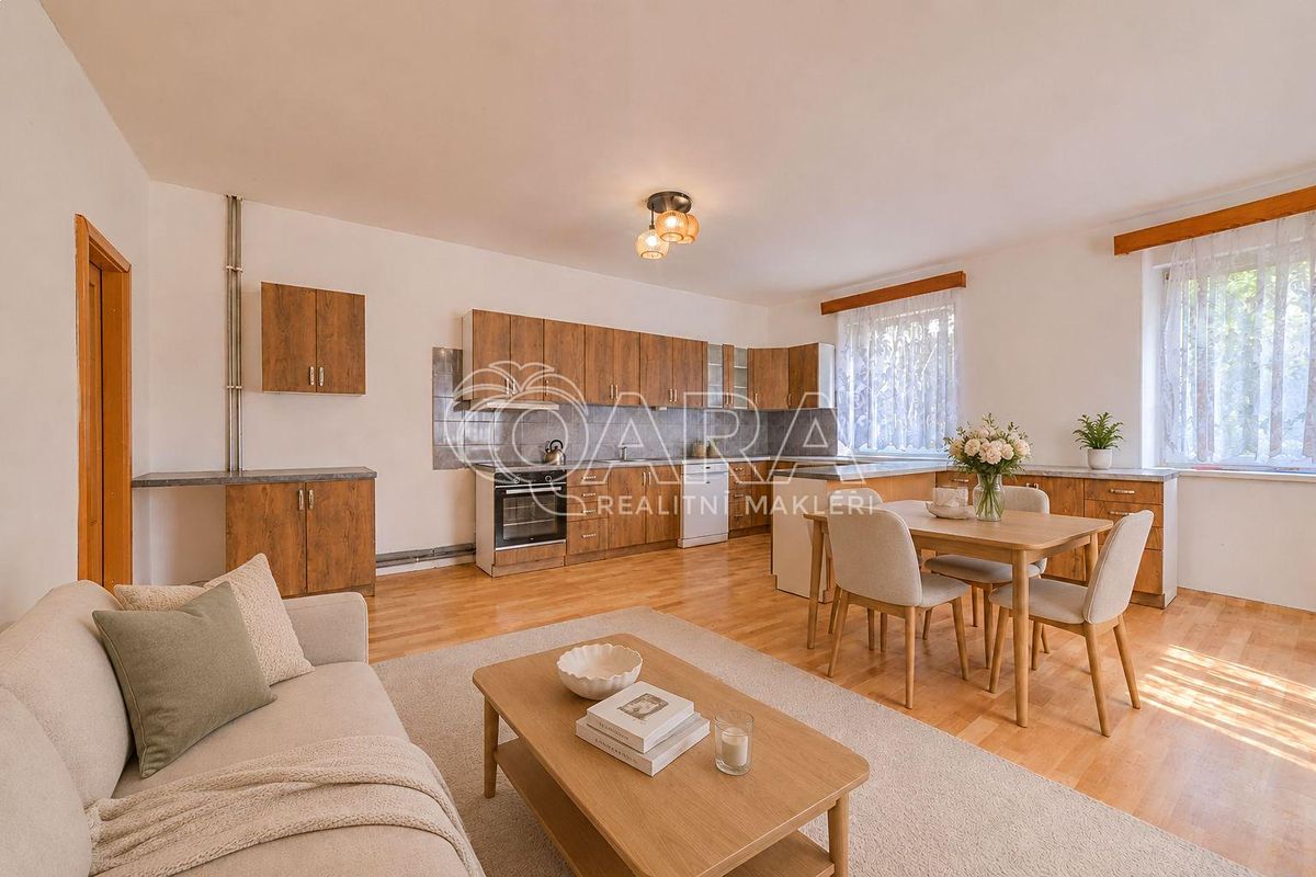 Prodej rodinného domu 306 m², pozemek 954 m² – fotografie 5