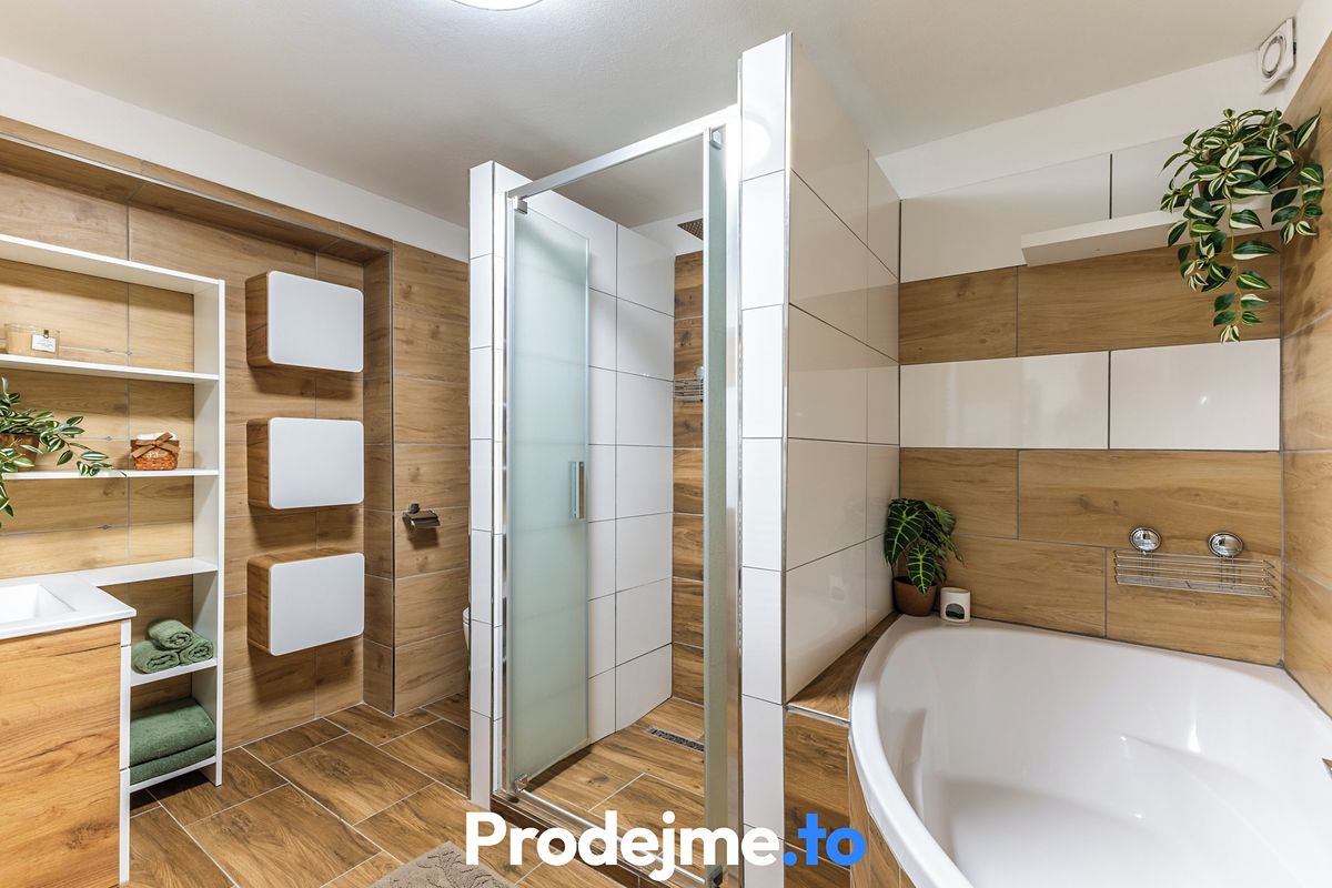 Prodej rodinného domu 277 m², pozemek 287 m² – fotografie 3