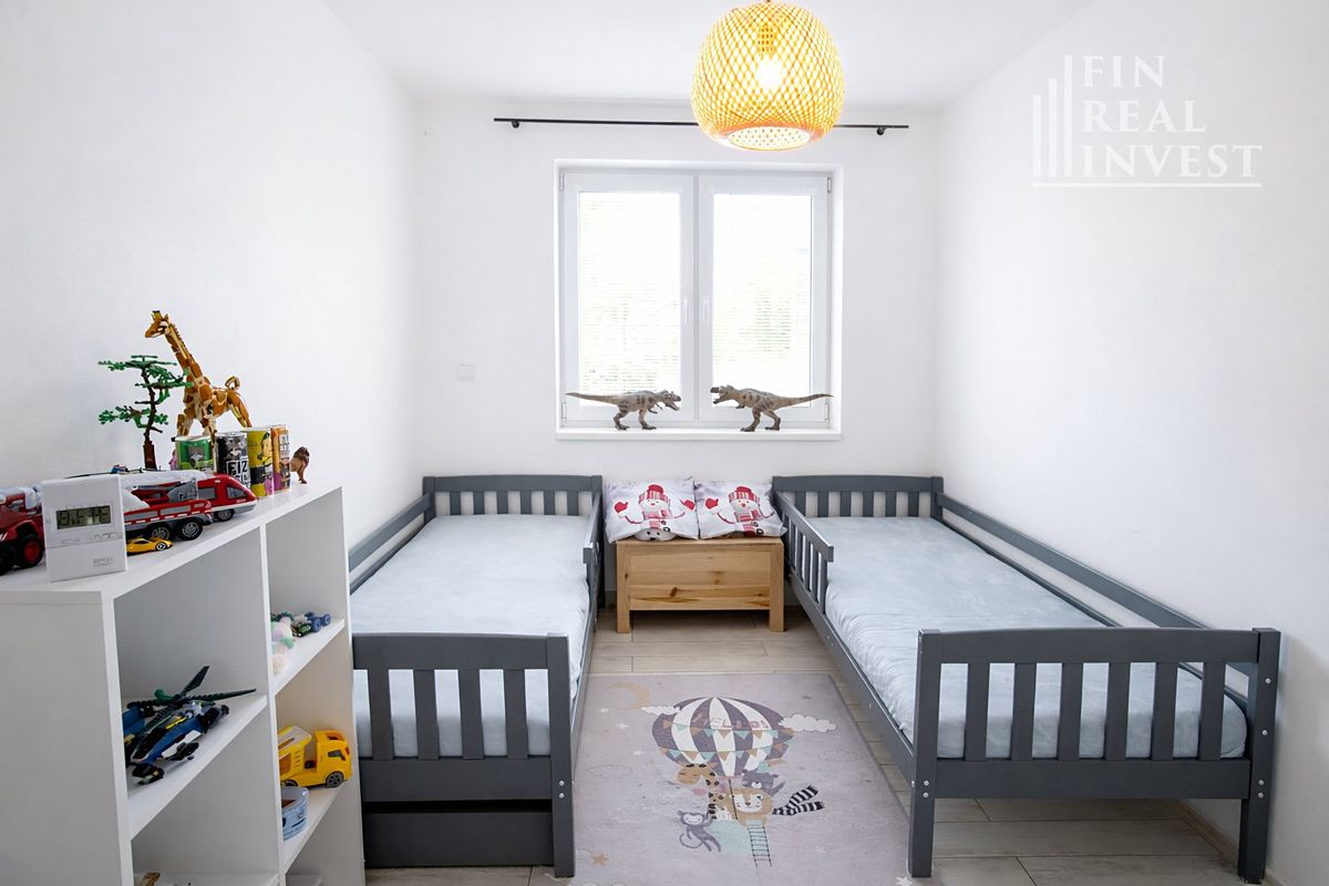 Prodej rodinného domu 328 m², pozemek 975 m² – fotografie 5