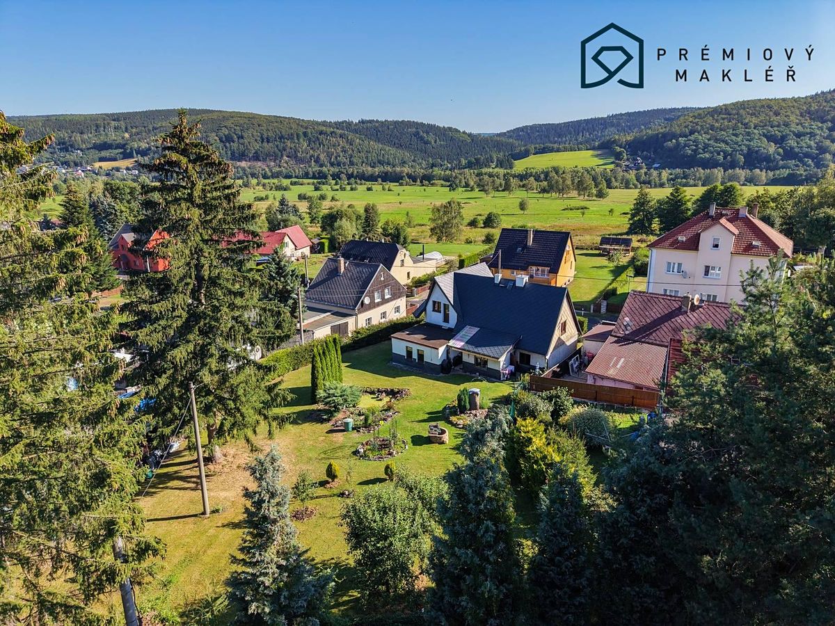 Prodej rodinného domu 300 m², pozemek 1322 m² – fotografie 2