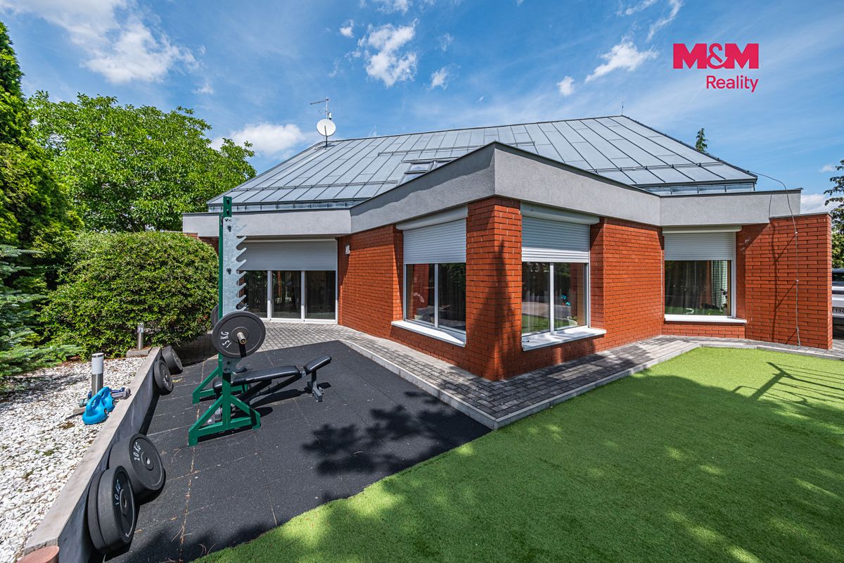 Prodej rodinného domu 350 m², pozemek 1729 m² – fotografie 2