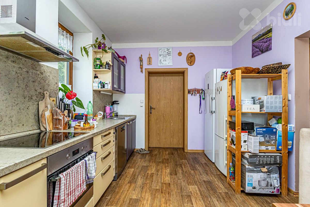 Prodej rodinného domu 210 m², pozemek 911 m² – fotografie 5