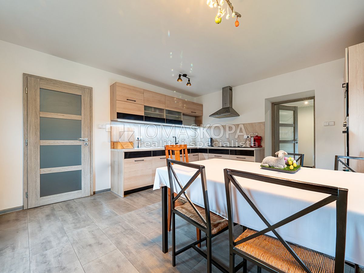 Prodej rodinného domu 157 m², pozemek 743 m² – fotografie 2