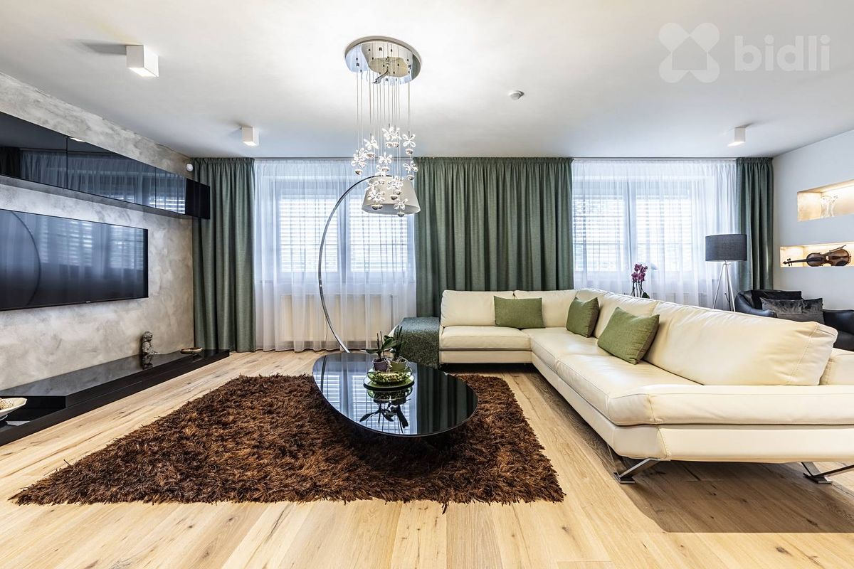 Prodej rodinného domu 195 m², pozemek 750 m² – fotografie 3