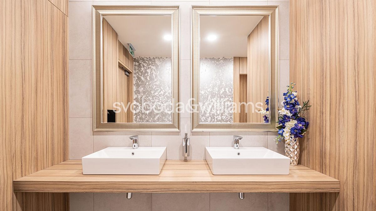 Pronájem kanceláře 420 m² – fotografie 4