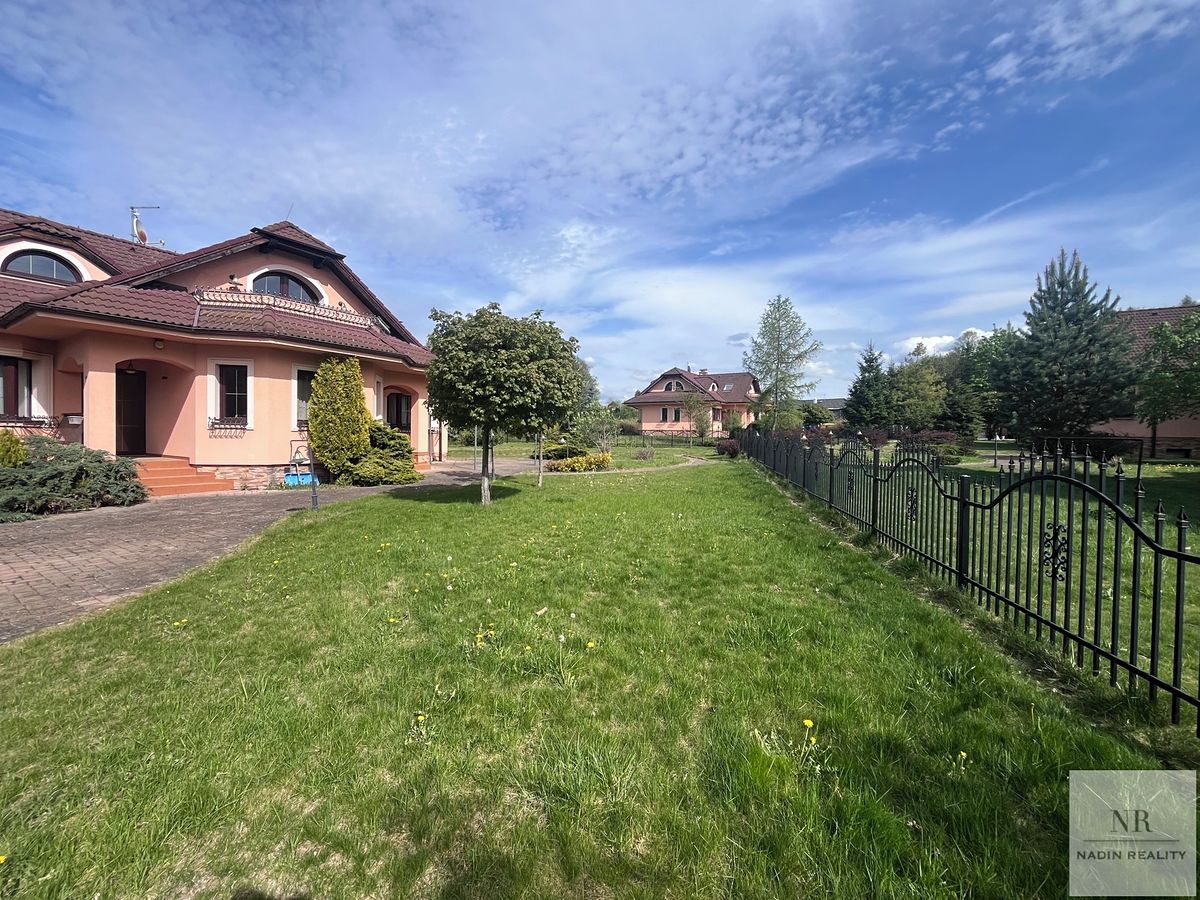 Prodej vily 350 m², pozemek 1148 m² – fotografie 3