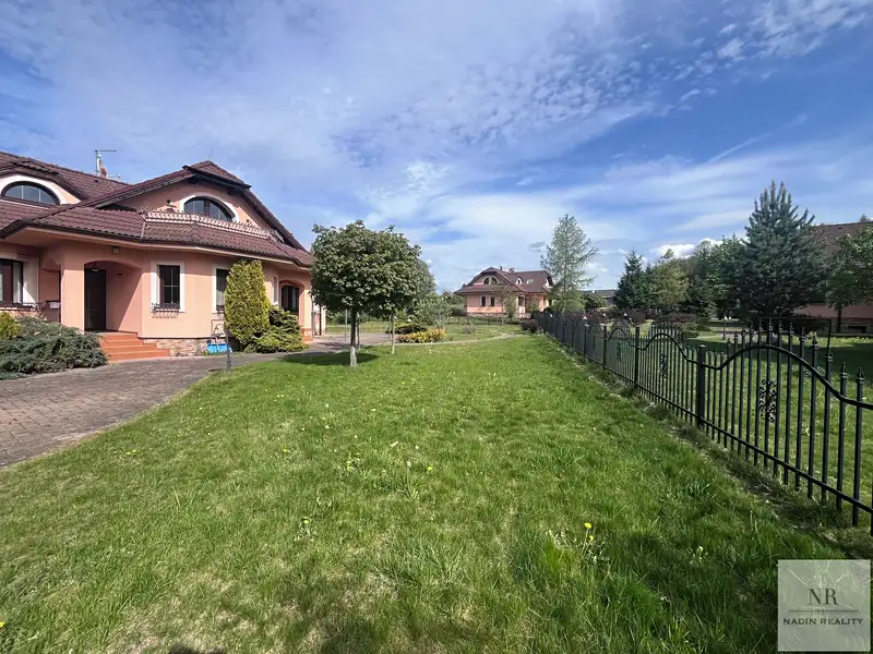 Prodej vily 350 m², pozemek 1148 m², Nová Role – náhled fotky 3
