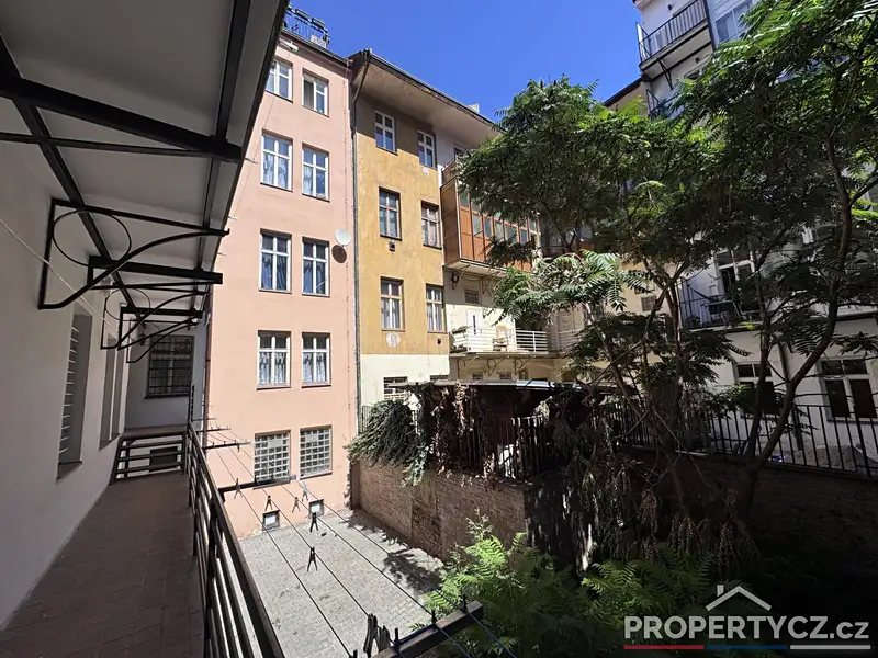 Prodej kanceláře 143 m², Praha – náhled fotky 1