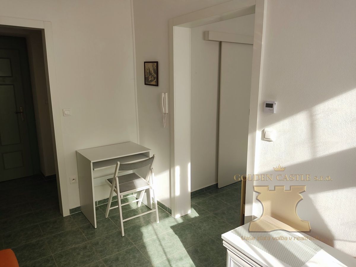 Pronájem bytu 2+kk 36 m² – fotografie 2