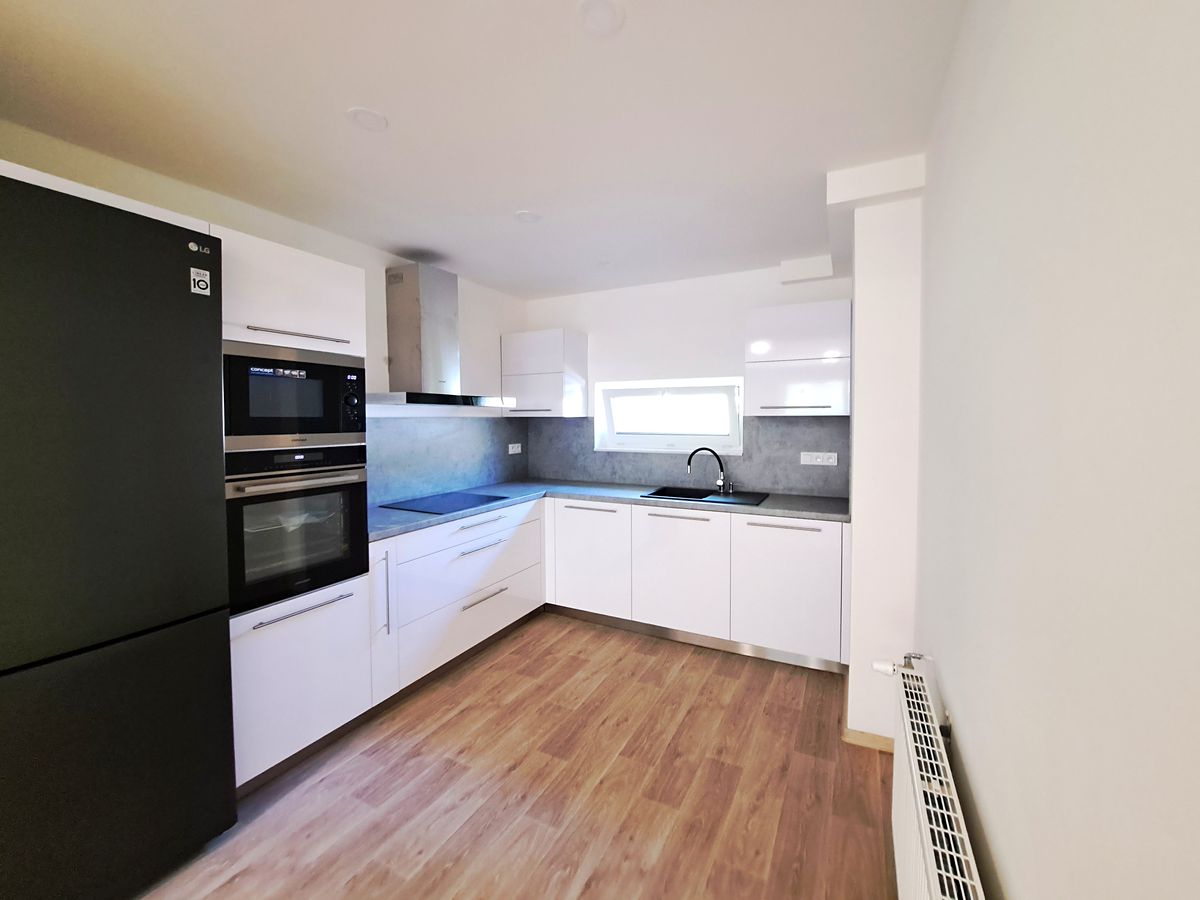 Prodej rodinného domu 230 m², pozemek 1280 m² – fotografie 3