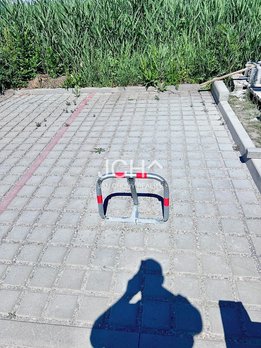 Pronájem garážového stání 14 m²