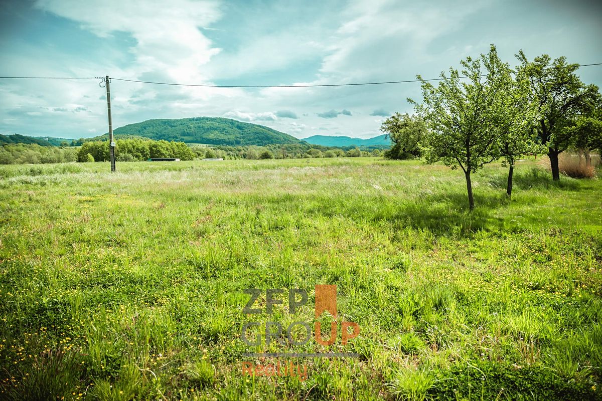 Prodej stavebního pozemku 904 m² – fotografie 2