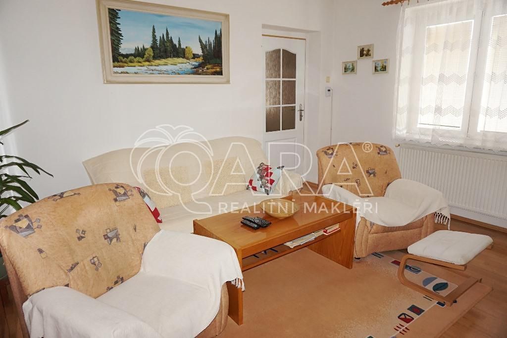 Prodej rodinného domu 240 m², pozemek 937 m² – fotografie 4