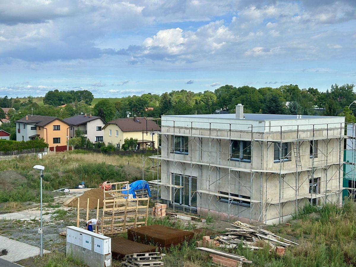 Prodej rodinného domu 160 m², pozemek 783 m² – fotografie 2