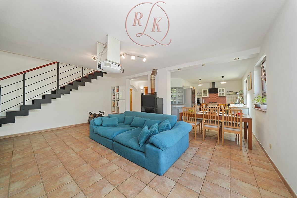 Prodej rodinného domu 260 m², pozemek 1550 m² – fotografie 5