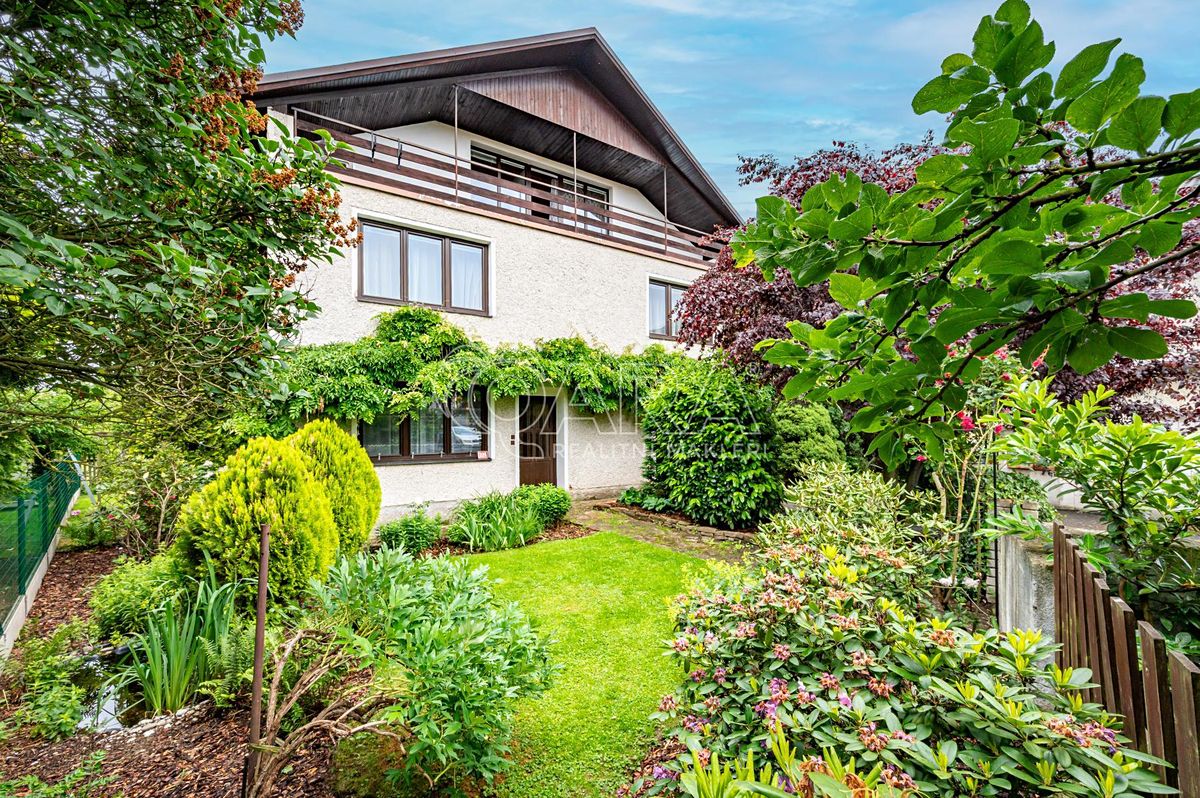 Prodej rodinného domu 250 m², pozemek 468 m² – fotografie 3