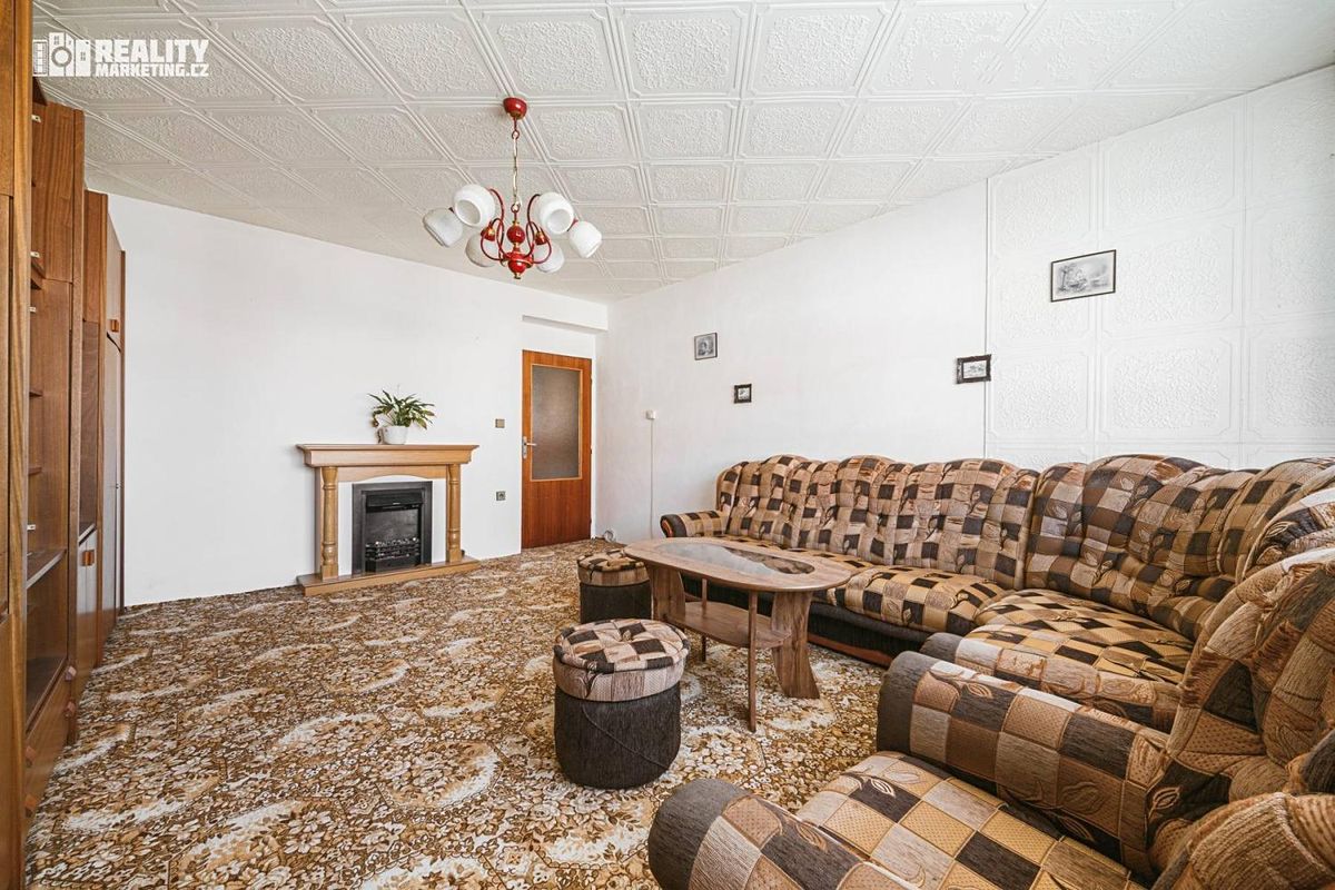 Prodej rodinného domu 210 m², pozemek 443 m² – fotografie 2