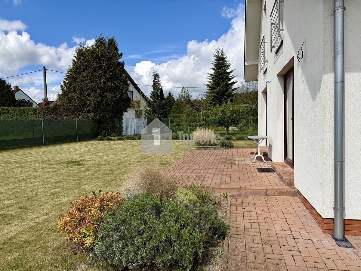 Prodej rodinného domu 261 m², pozemek 840 m² – fotografie 3
