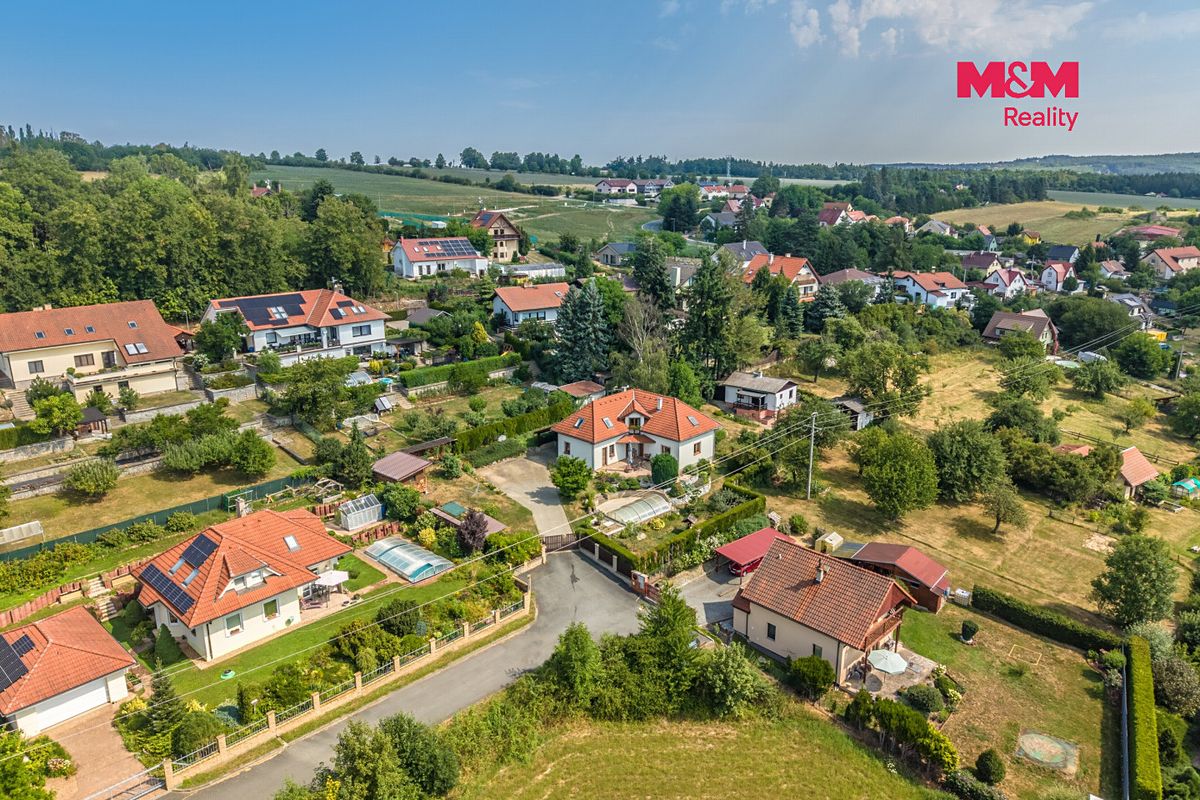Prodej rodinného domu 225 m², pozemek 1092 m² – fotografie 4