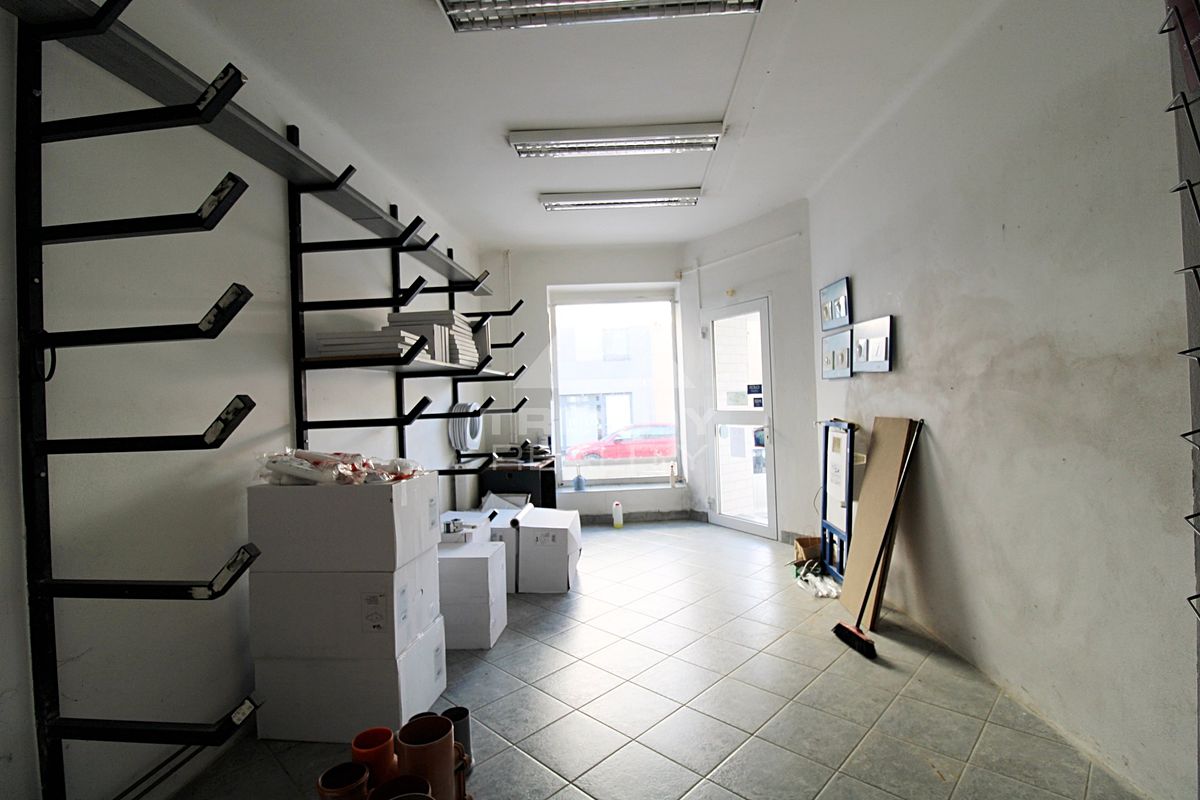 Prodej obchodního prostoru 450 m² – fotografie 4