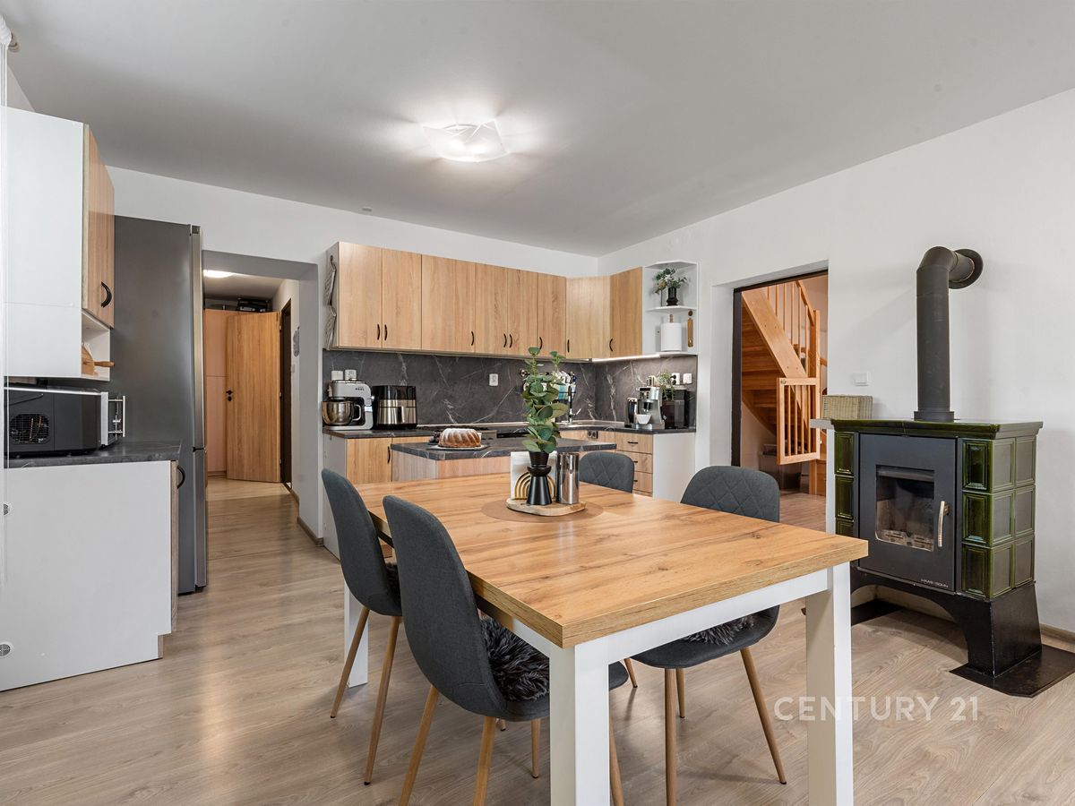 Prodej rodinného domu 178 m², pozemek 1065 m²