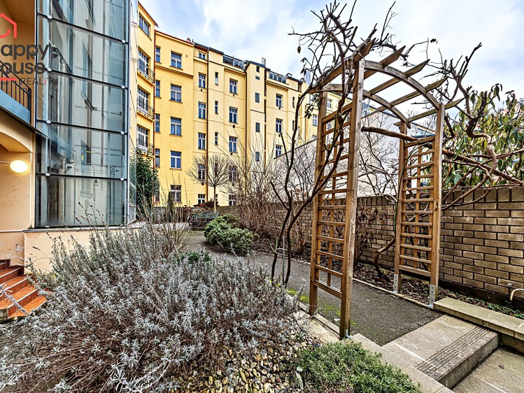 Pronájem bytu 3+kk, 73 m² (15 z 21)