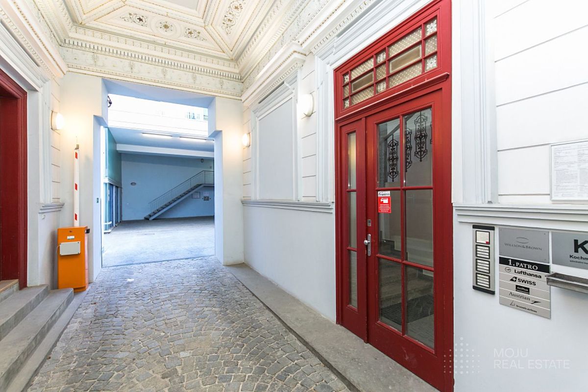 Pronájem garážového stání 10 m² – fotografie 2