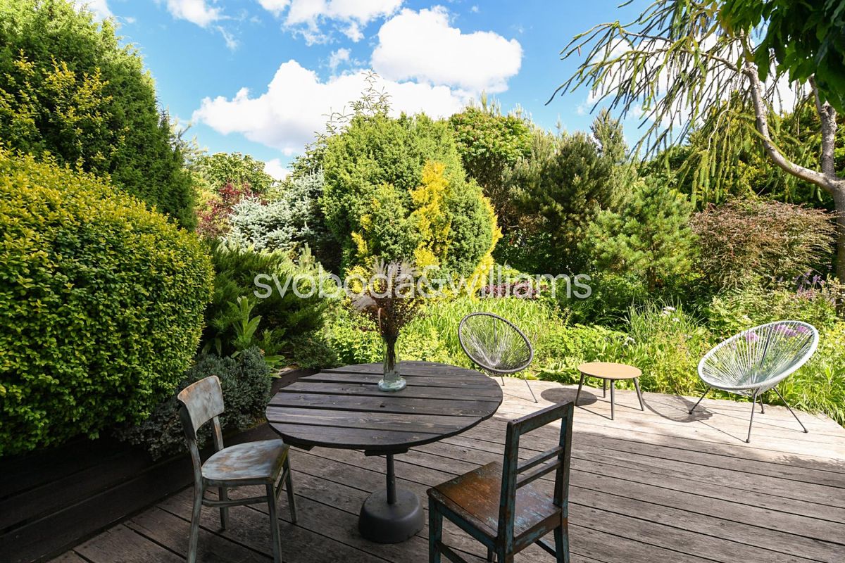 Prodej rodinného domu 349 m², pozemek 2358 m² – fotografie 3