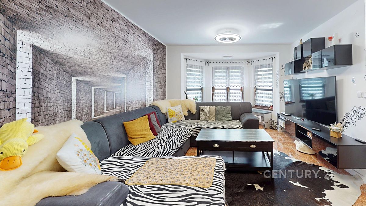 Prodej rodinného domu 174 m², pozemek 389 m² – fotografie 2