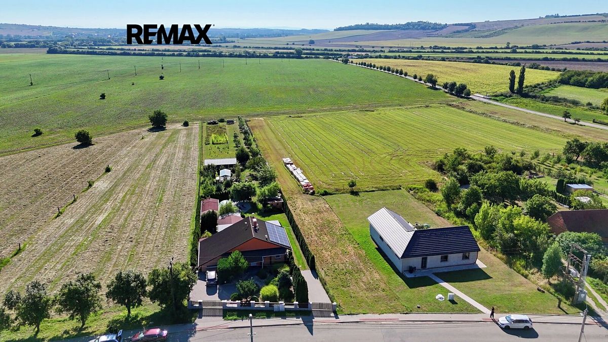 Prodej stavebního pozemku 1892 m² – fotografie 2