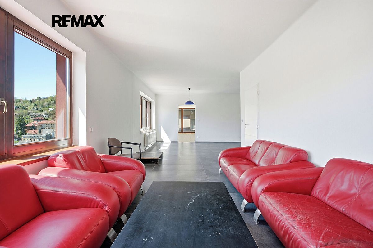 Prodej rodinného domu 654 m², pozemek 391 m² – fotografie 3