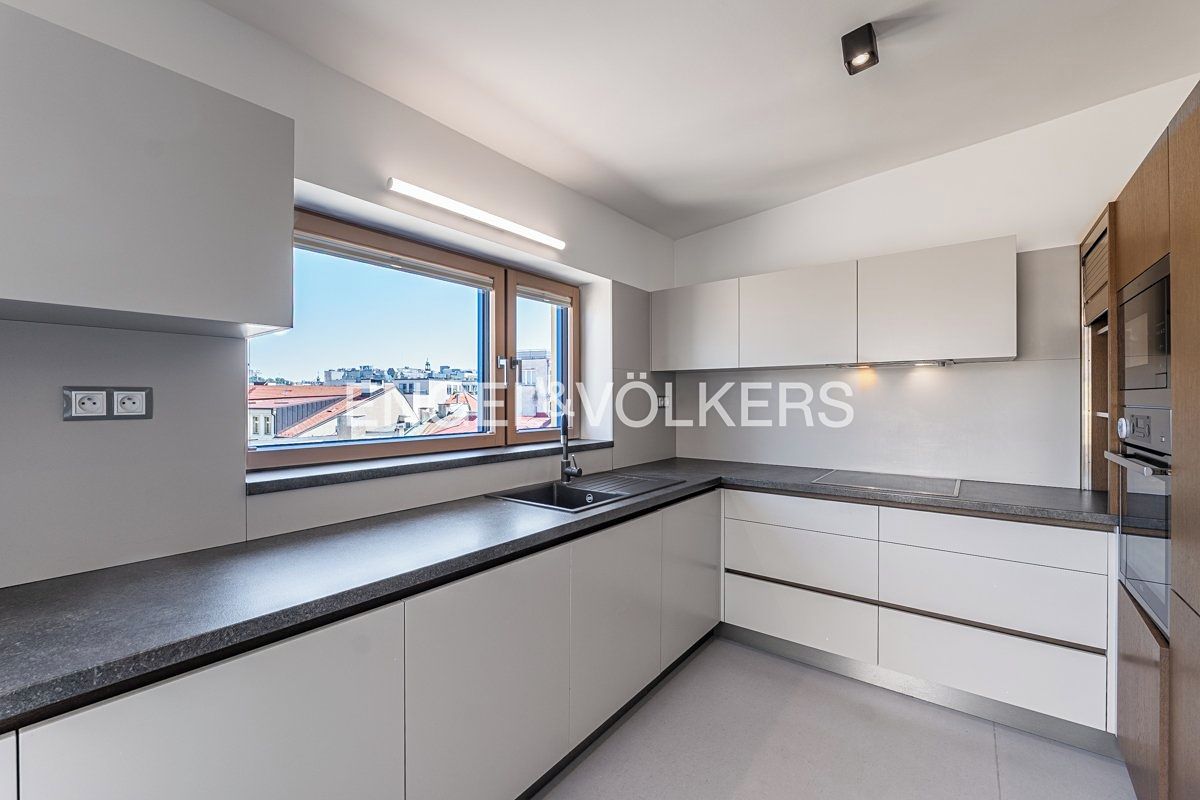Pronájem bytu 4+kk 120 m² – fotografie 2