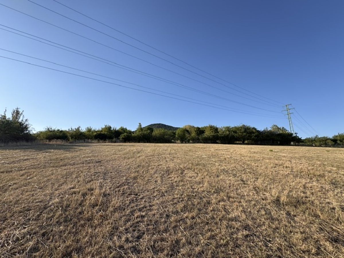 Prodej stavebního pozemku 2031 m² – fotografie 3