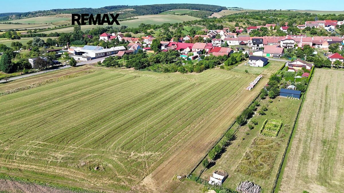 Prodej stavebního pozemku 1892 m² – fotografie 3