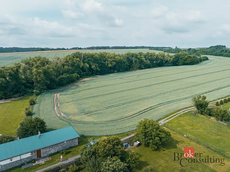 Prodej stavebního pozemku 2208 m², Nesuchyně – náhled fotky 1