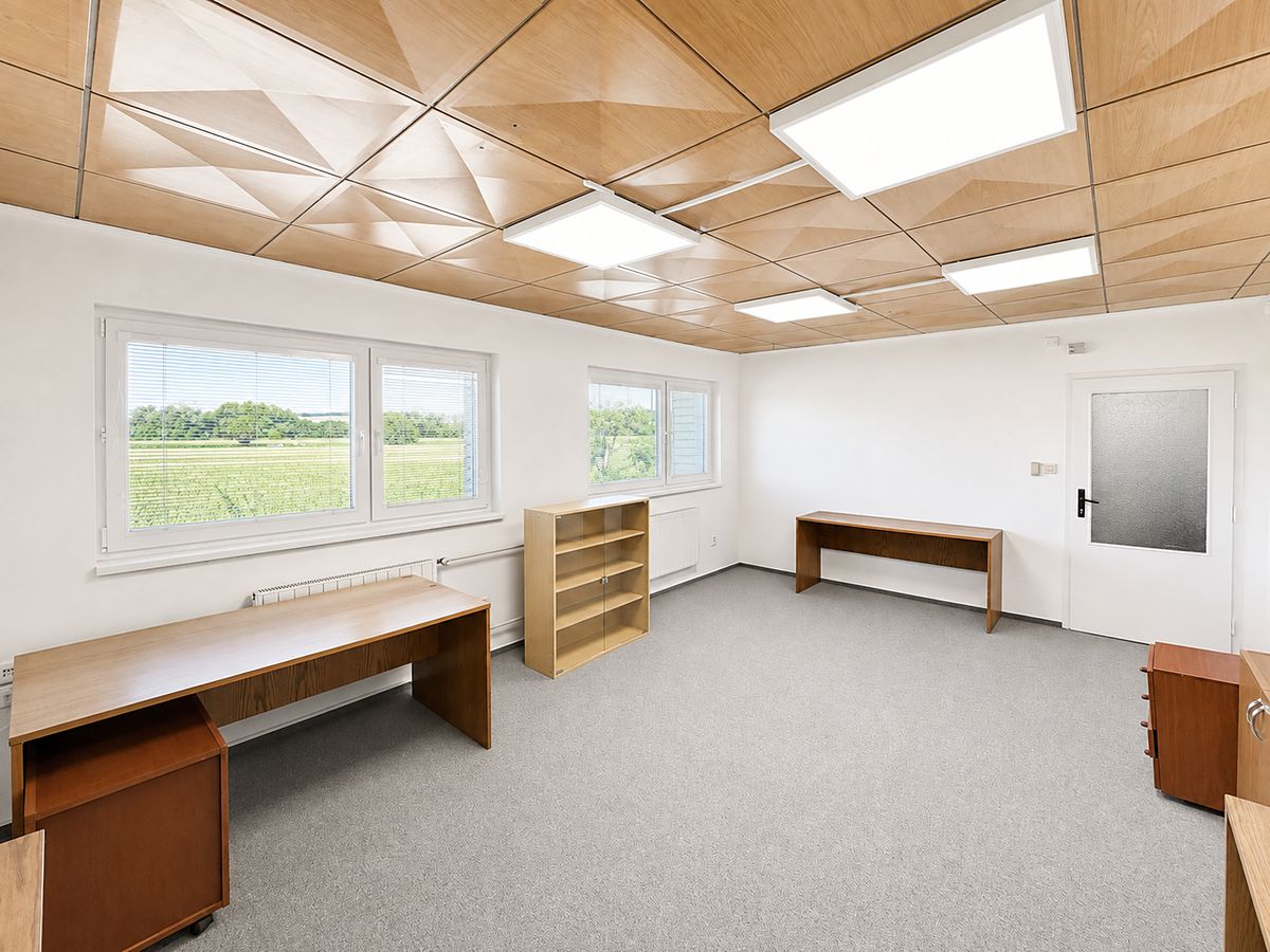 Pronájem kanceláře 270 m² – fotografie 4