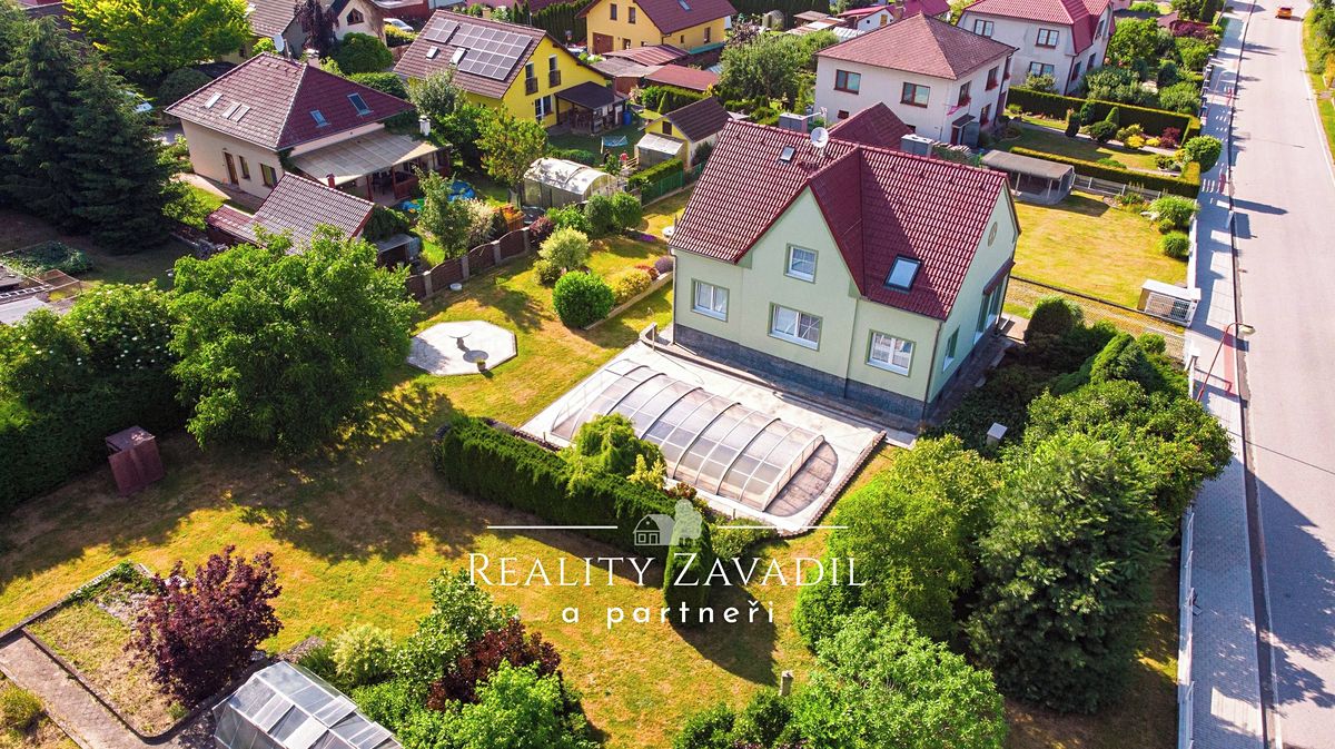 Prodej rodinného domu 140 m², pozemek 2195 m² – fotografie 2