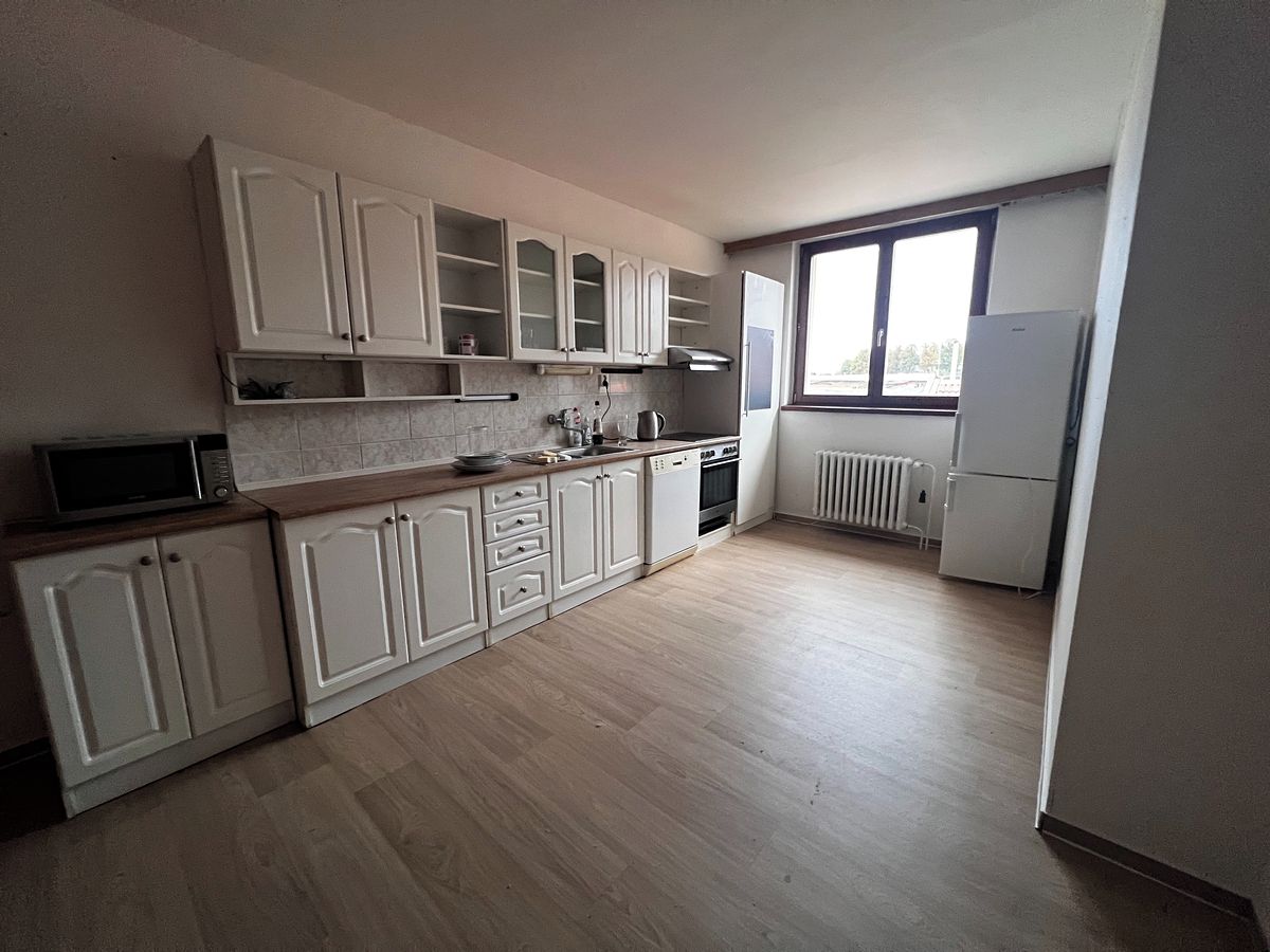 Pronájem bytu 4+1 120 m² – fotografie 2