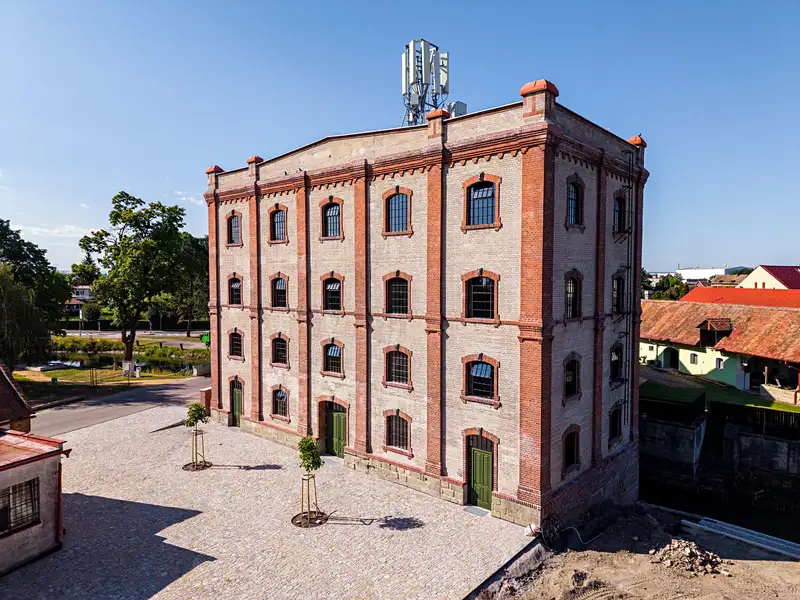 Pronájem kanceláře 142 m², Dašice – náhled fotky 3