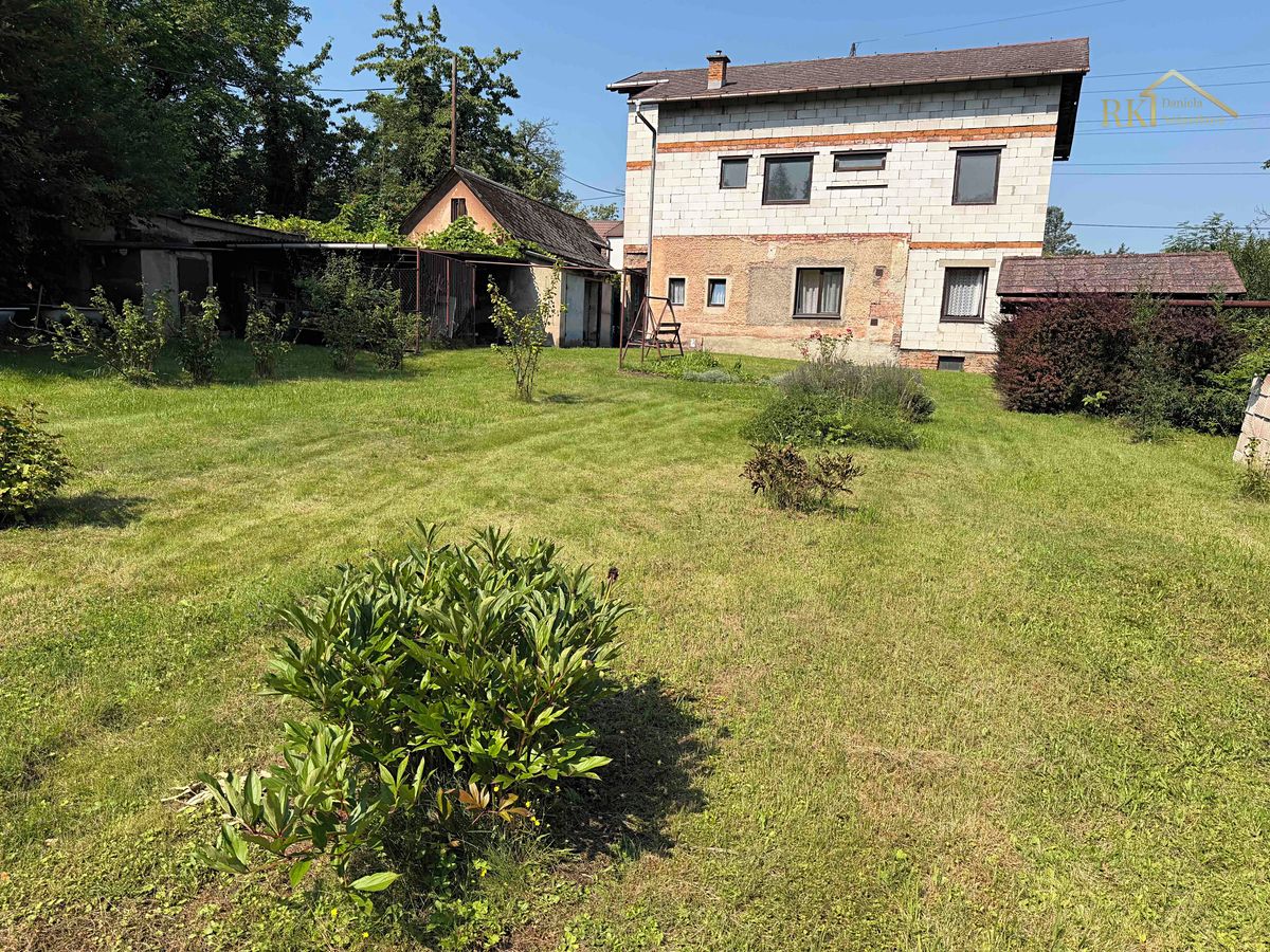 Prodej rodinného domu 375 m², pozemek 1937 m²
