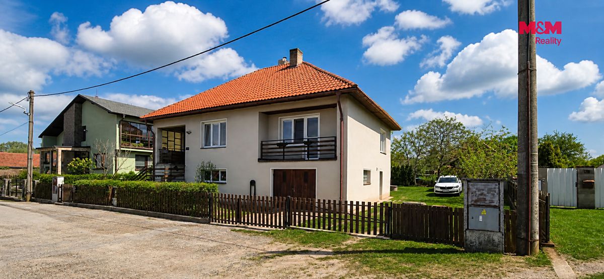 Prodej rodinného domu 129 m², pozemek 882 m² – fotografie 2