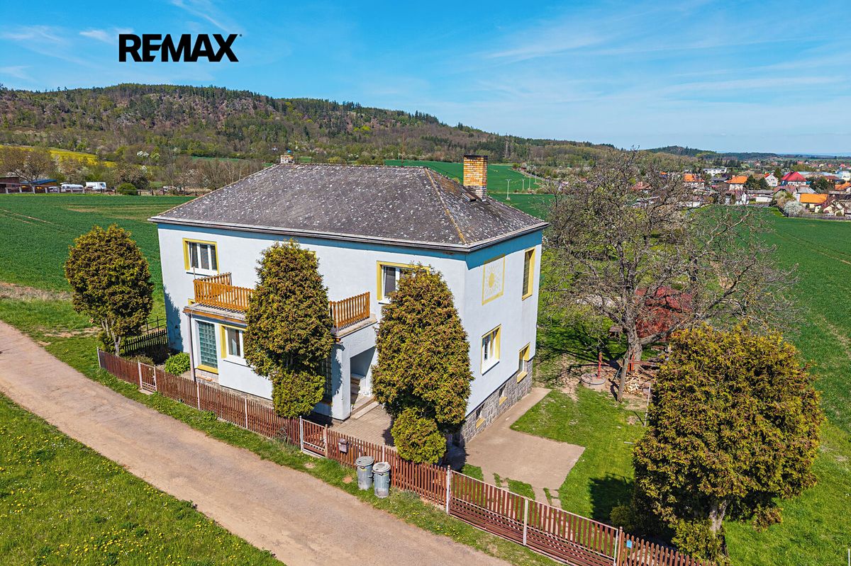 Prodej rodinného domu 200 m², pozemek 3180 m² – fotografie 2
