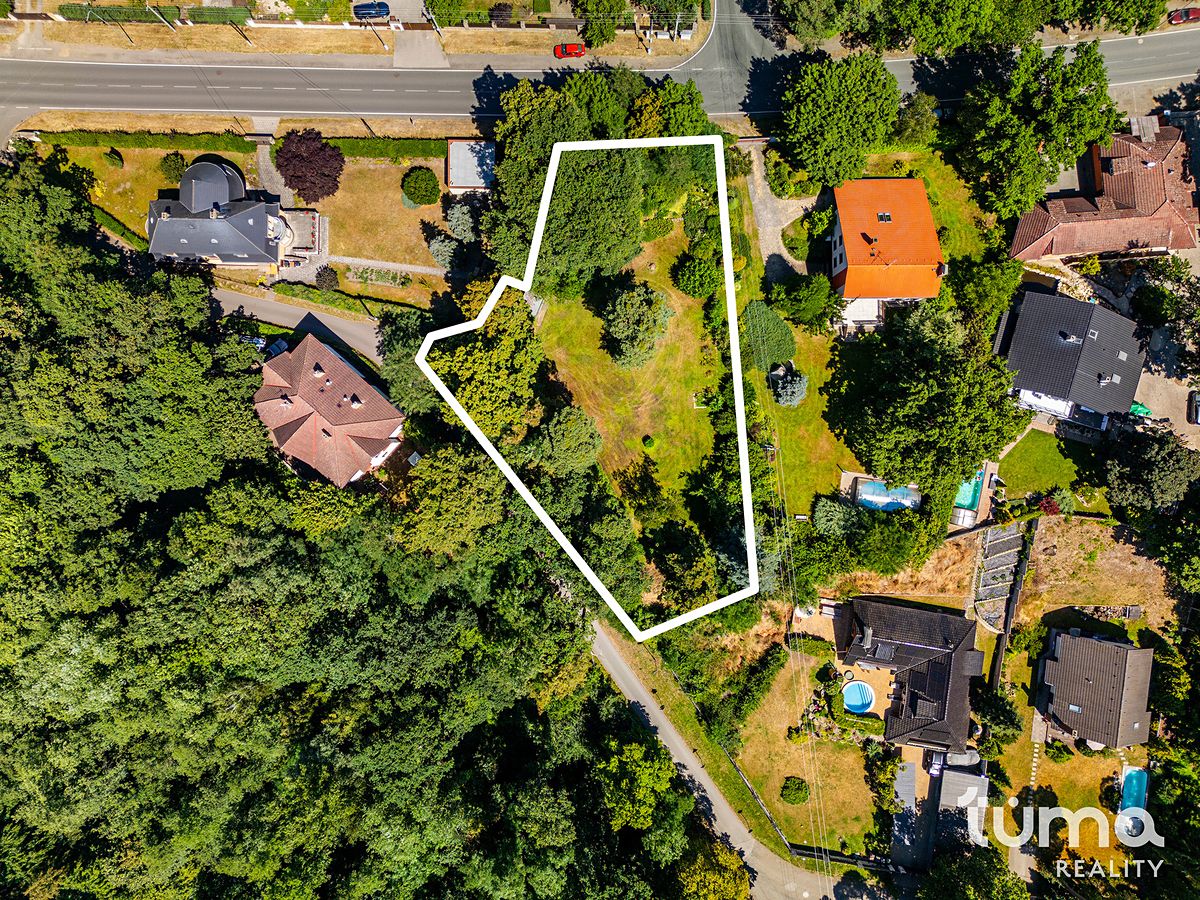 Prodej stavebního pozemku 895 m² – fotografie 2