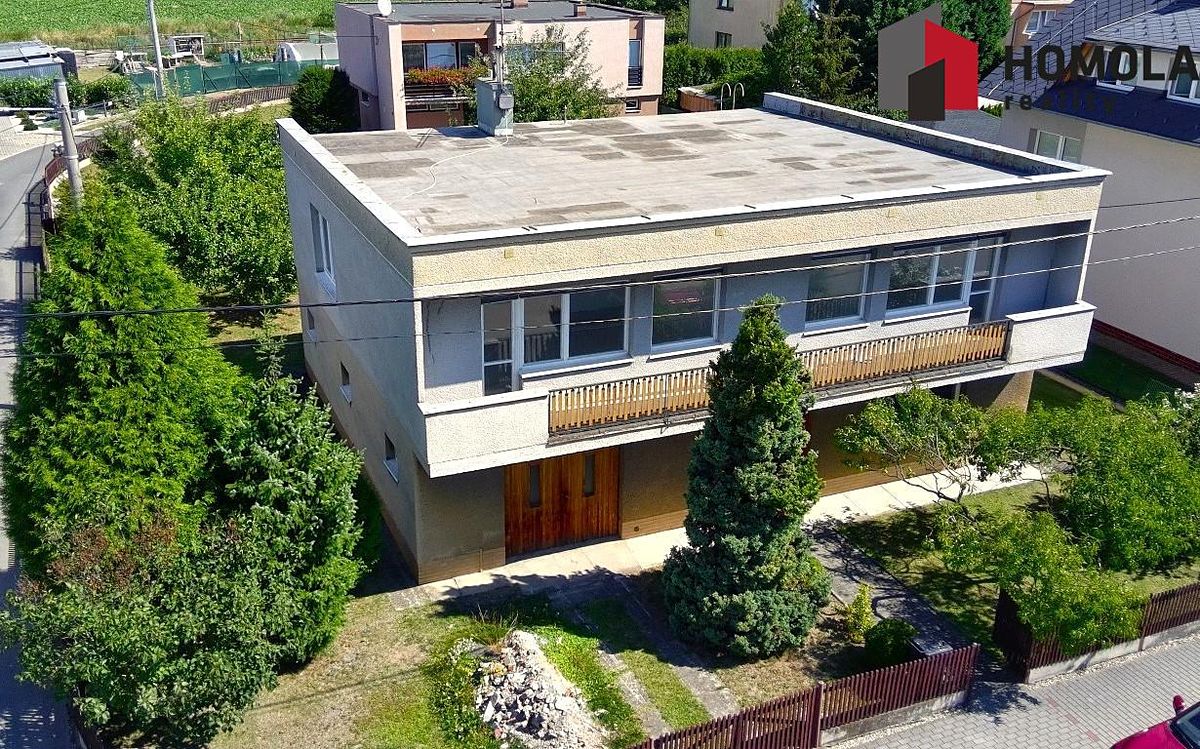 Prodej rodinného domu 200 m², pozemek 723 m² – fotografie 2