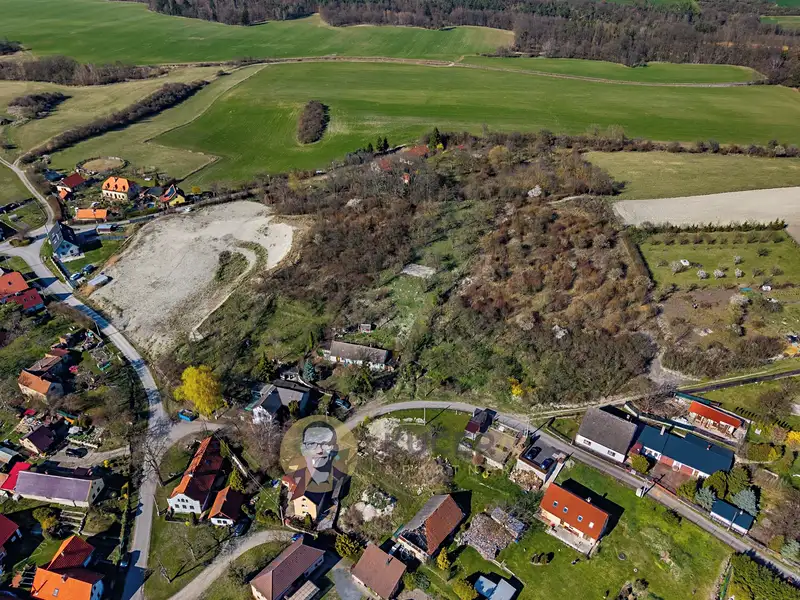 Prodej stavebního pozemku 3158 m², Střemy – náhled fotky 1