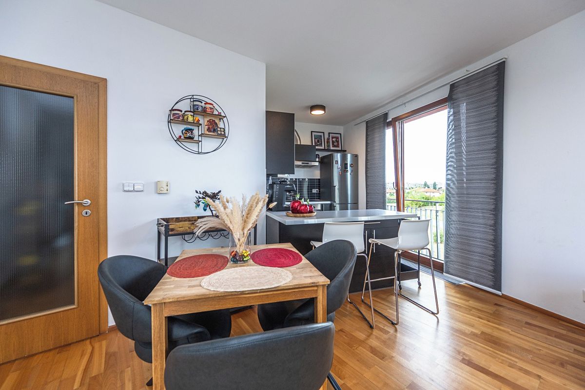Pronájem bytu 3+kk 96 m² – fotografie 2