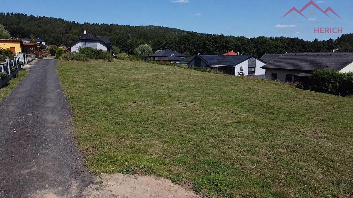 Prodej stavebního pozemku 932 m² – fotografie 3