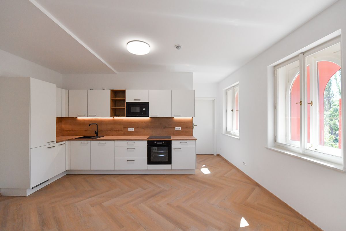 Pronájem bytu 2+kk 72 m² – fotografie 3