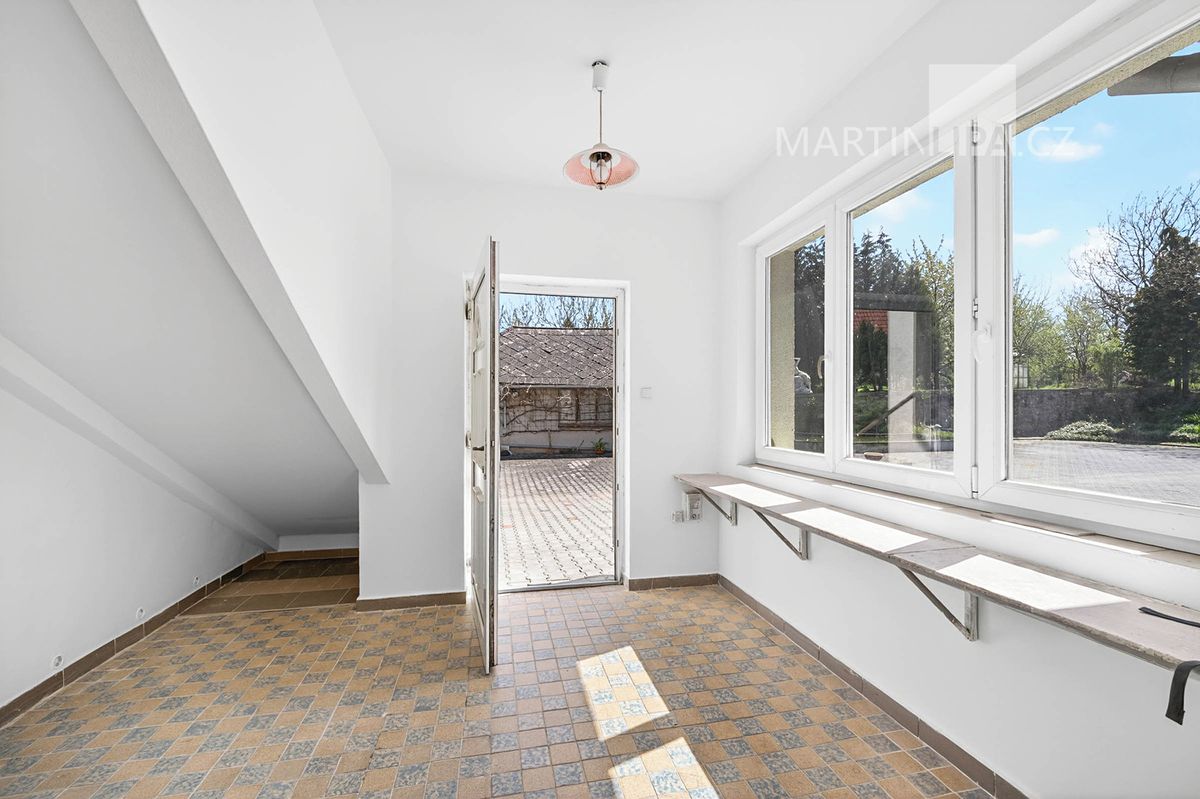 Prodej rodinného domu 326 m², pozemek 1686 m² – fotografie 4